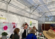 Ton Koers & Kathy McKay talking to visitors .